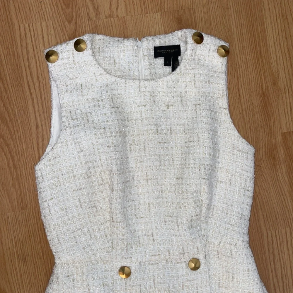 Donna Karan White and Gold Sleeveless Tweed Sheath Mini Dress Size 2 - Picture 8 of 13
